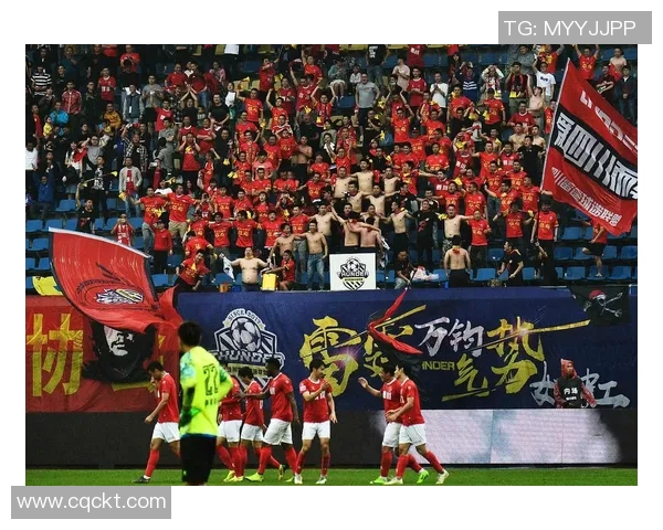 利物浦赛场爆发小插曲，裁判如何处理？