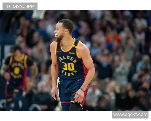 球迷炸锅:库里这一行为引热议! 球迷炸锅:库里这一行为引热议!