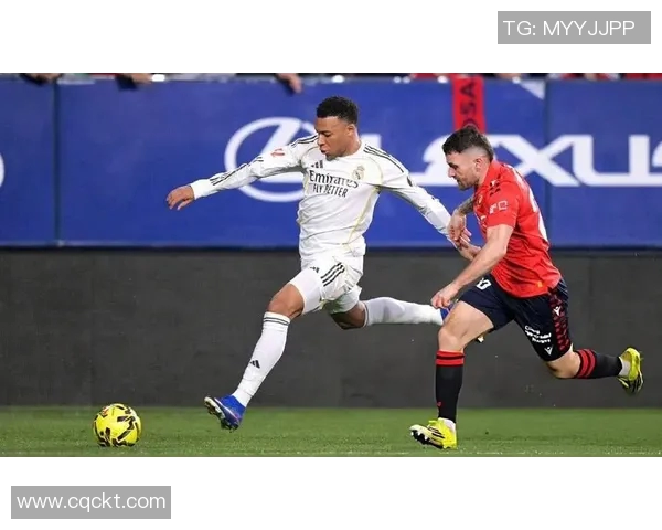 皇马赛场小插曲引发争议 裁判如何果断处理确保公正比赛 皇马赛场小插曲引发争议 裁判如何果断处理确保公正比赛